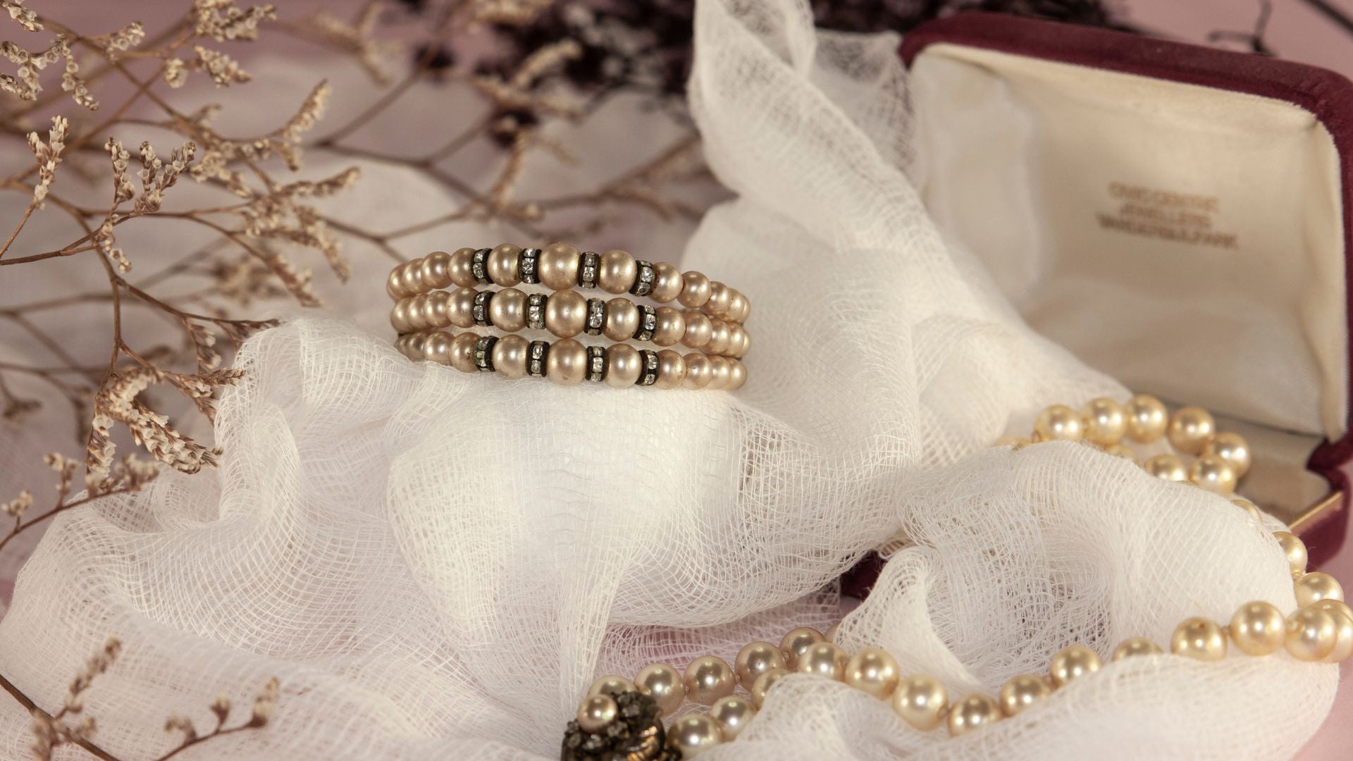 Jewelry Gifts That Never Go Out of Style